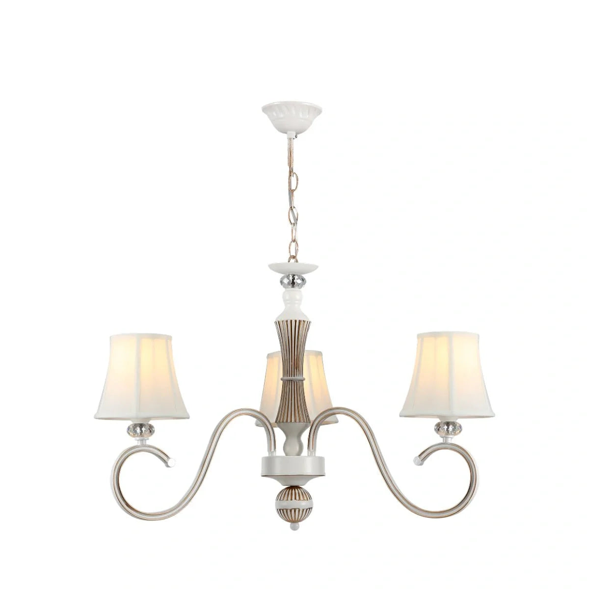 Основное изображение классической люстры с абажуром из ткани, идеально подходящей для гостиных в традиционном стиле.