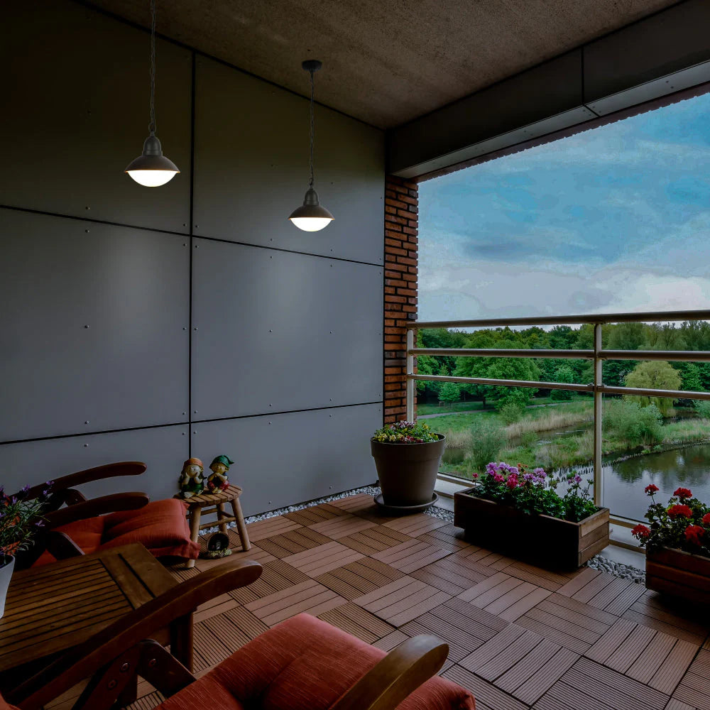 Подвесной светильник для улицы в темно-сером цвете, идеален для террас и современных открытых пространств.