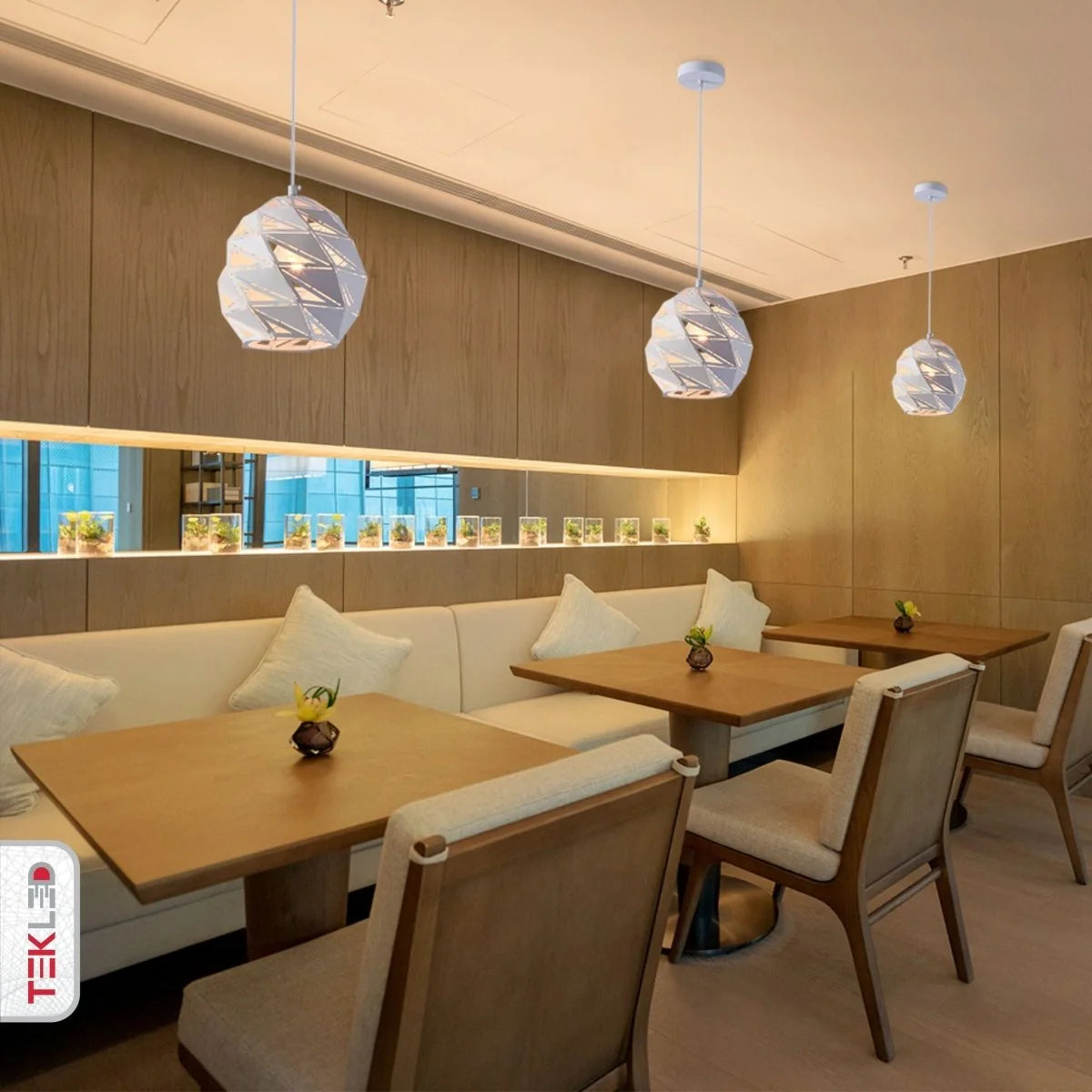 Подвесная лампа в форме глобуса с лазерной резкой, идеальна для кухни в современном стиле.