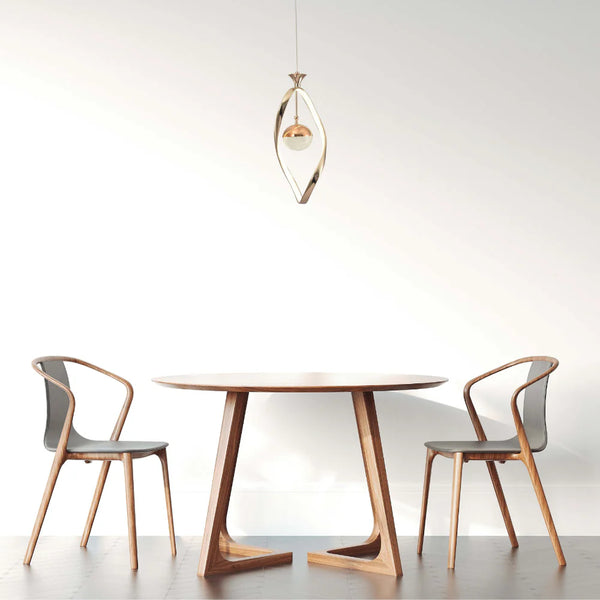 Основное изображение светильника с перловыми элементами, идеальный для современных гостиных с элегантным декором.